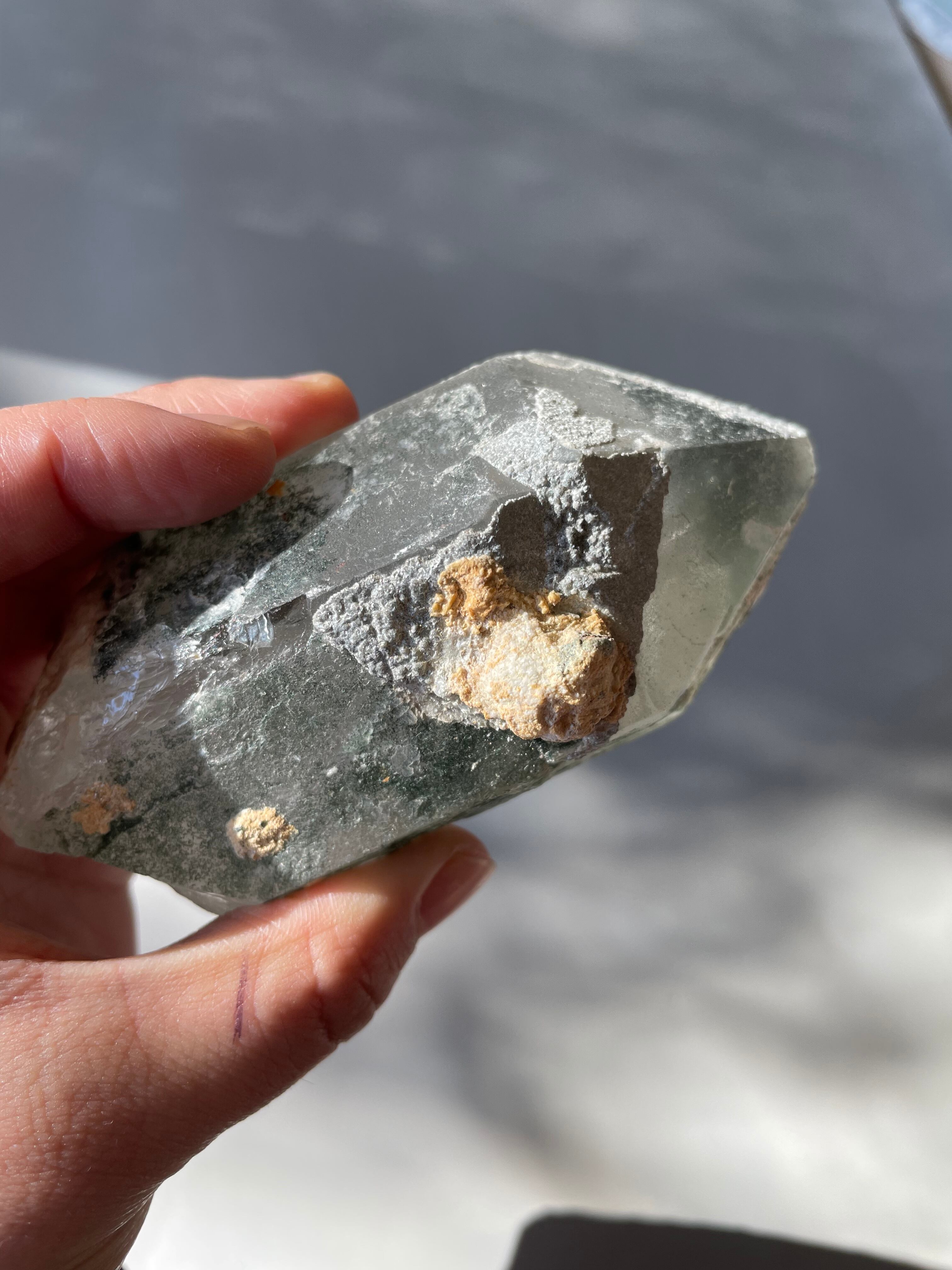 パキスタン　ギルギッド　スカルドゥ　パルディスタンス州産　エピドート共生クォーツ　DT　長石