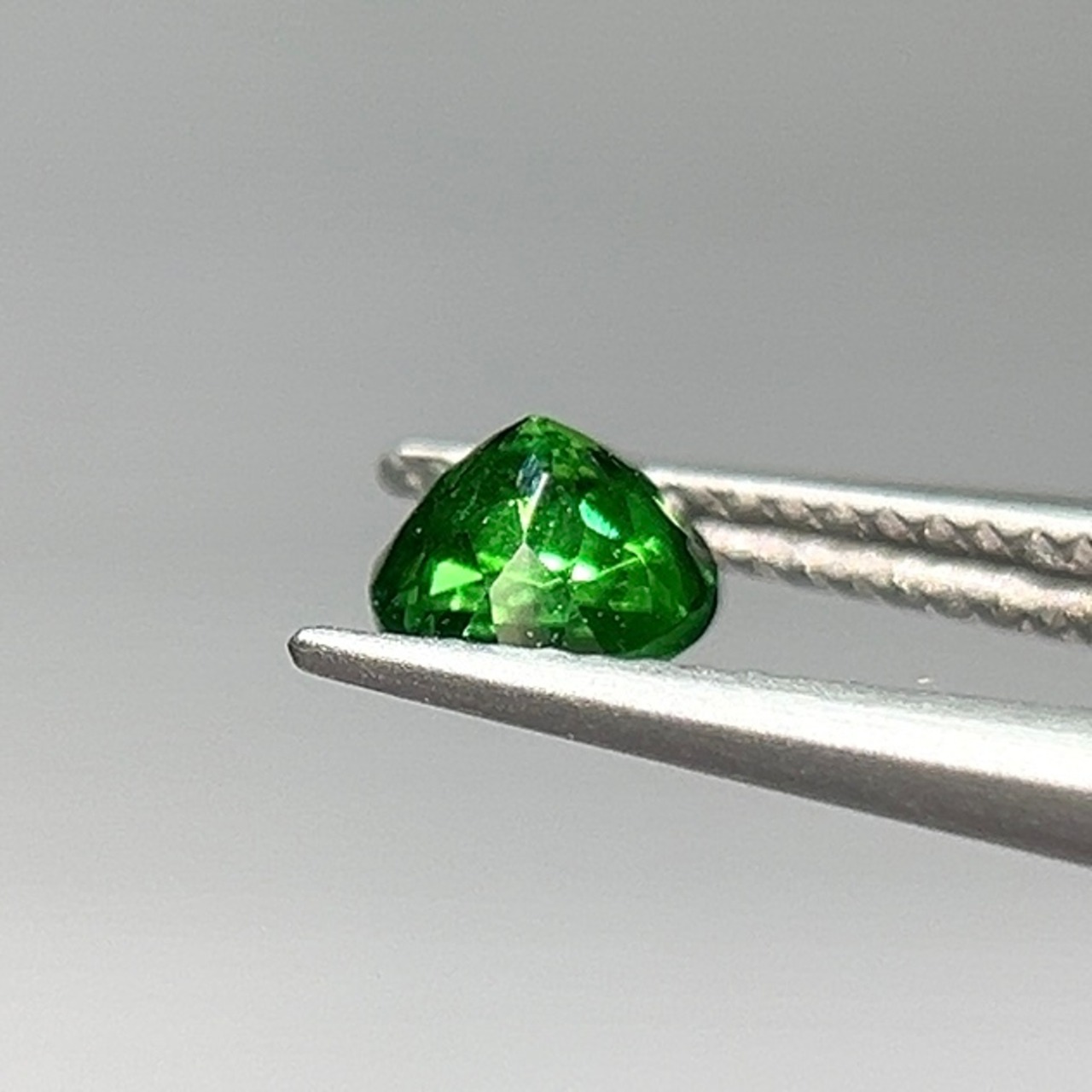4.0×4.0mm】ツァボライト（グリーングロッシュラーガーネット 