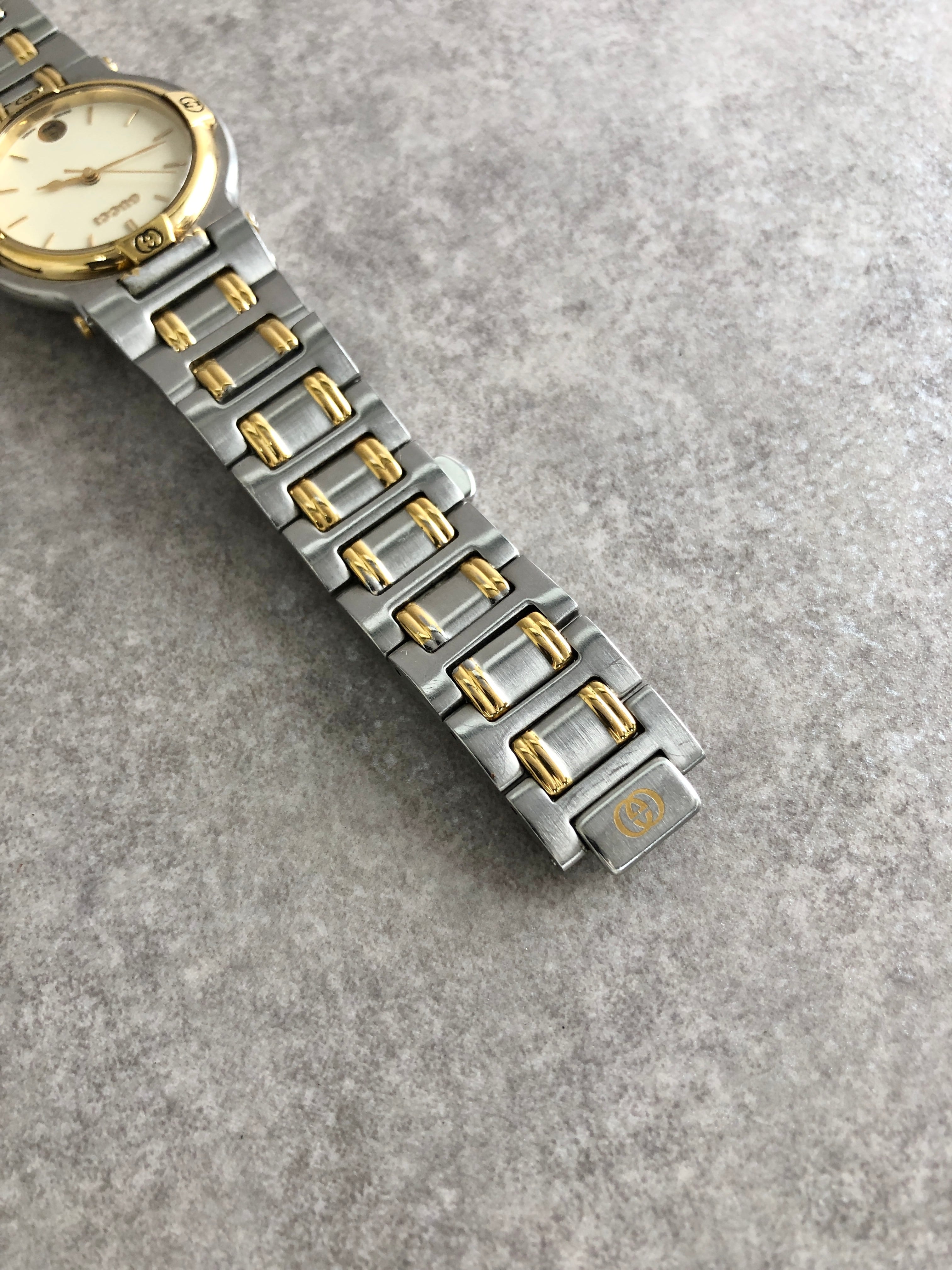 GUCCI グッチ 腕時計 シルバー×ゴールド ロゴ ステンレススチール