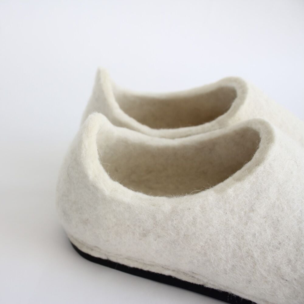 Hemskor 羊毛フェルトルームシューズ（踵あり・ナチュラルホワイト