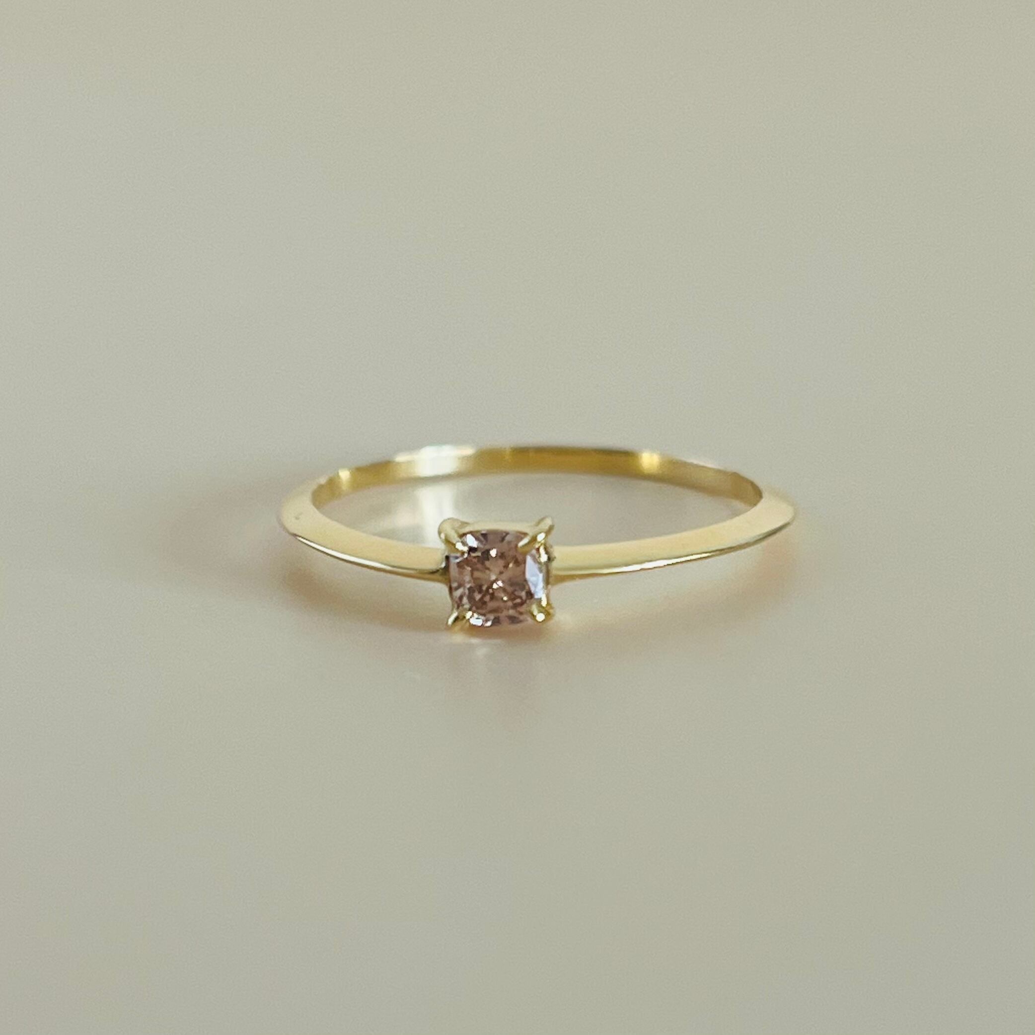 ファンシーピンクブラウン スクエアカット ダイヤモンドリング 0.108ct