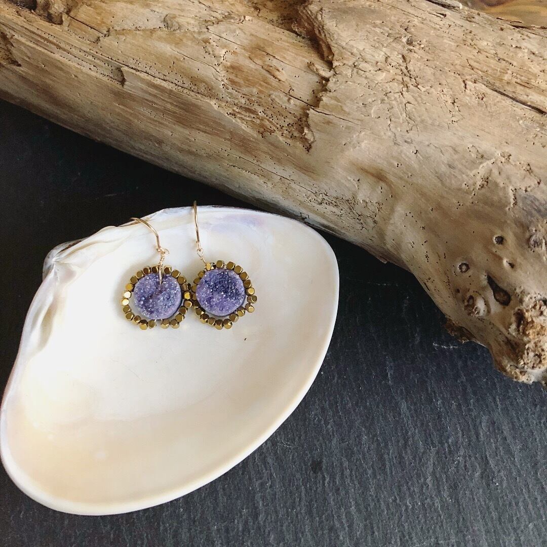 パープルドゥルージー×ゴールドヘマタイトのピアス