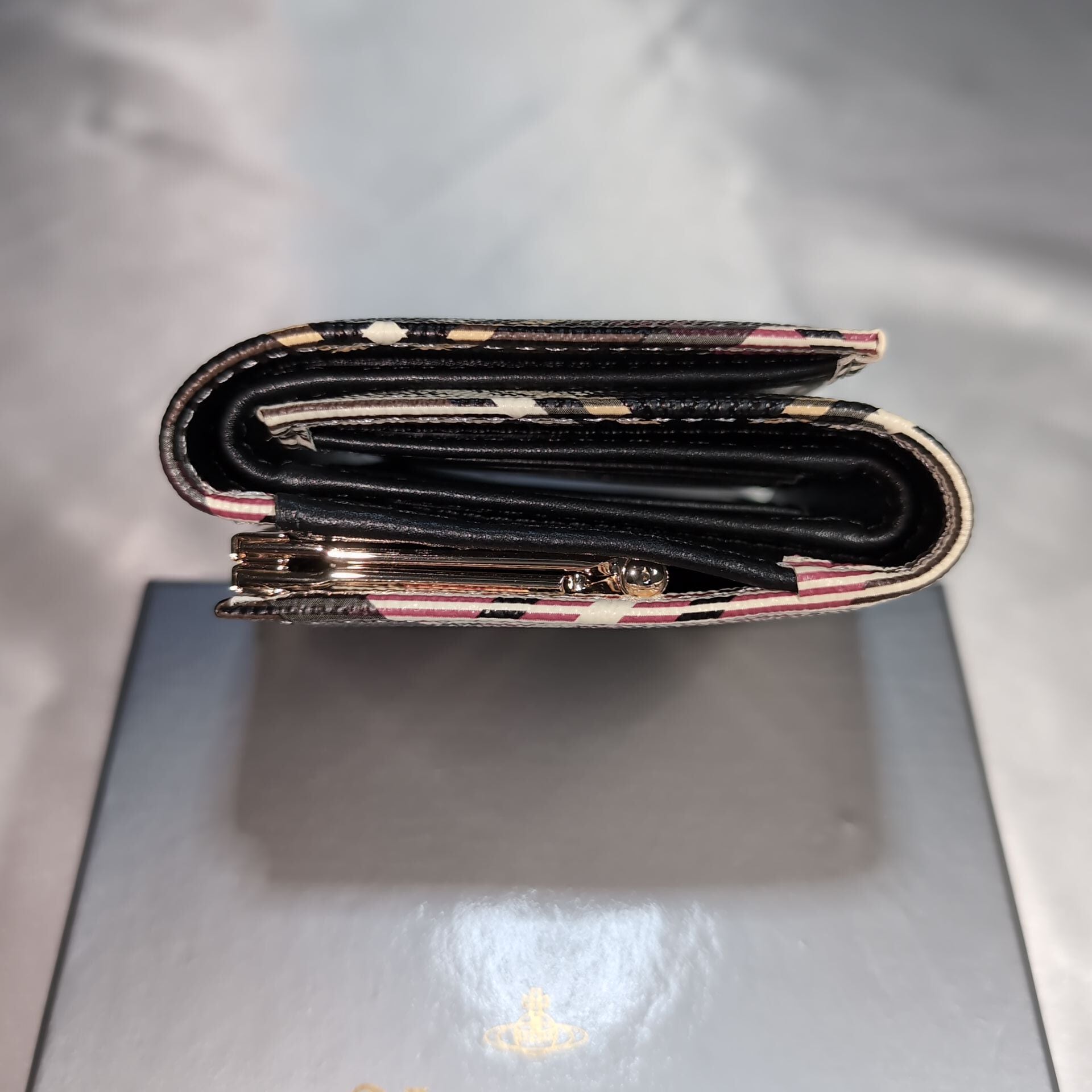 ヴィヴィアンウエストウッド がま口三つ折り財布 マルチカラー | francore