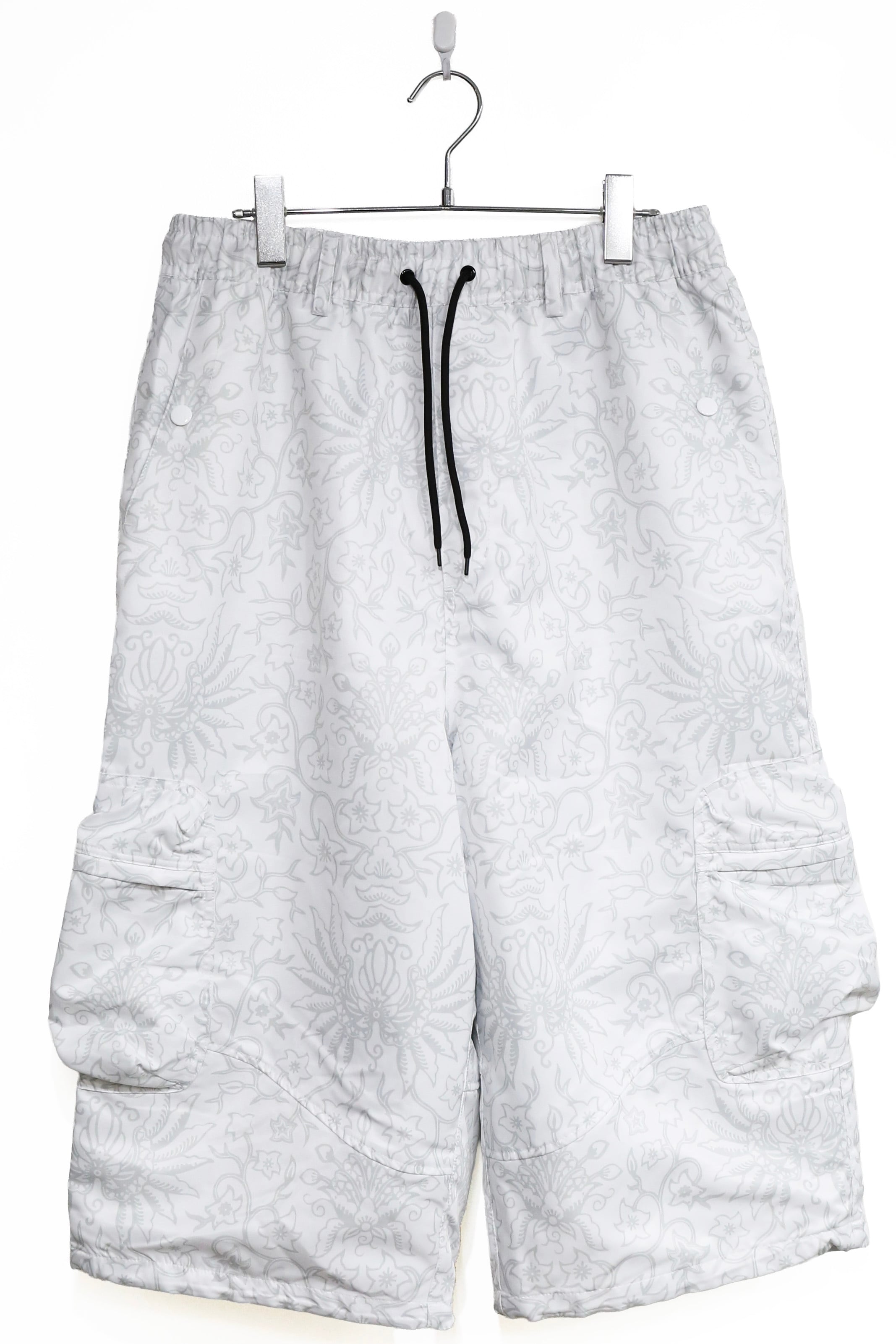 rajabrooke/CHINO STRETCH SHORTS CHARCOAL | ＆Chill