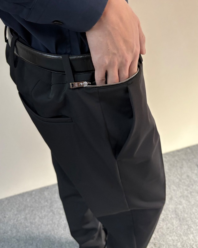 【2019s/PRADA】zip detail tapered slacks