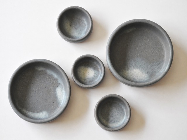 マトリョーシカのように重なる4つの器｜おうちで楽しむカフェ御膳｜ココット｜深皿（キャメルとブルーグレー）