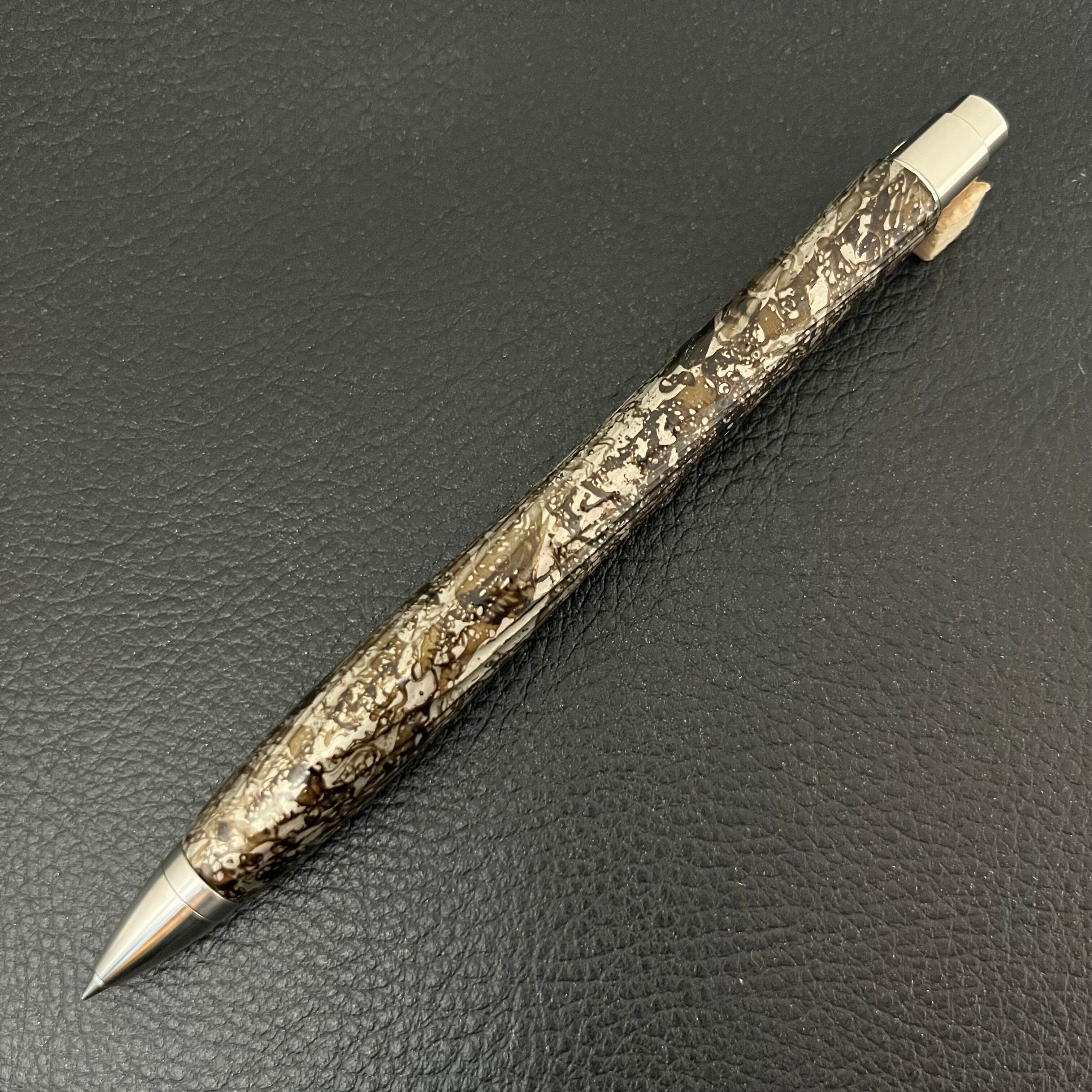 屋久杉浮造り国産漆流紋・銀霞（ぎんか）-306122113】ボールペン | 匠