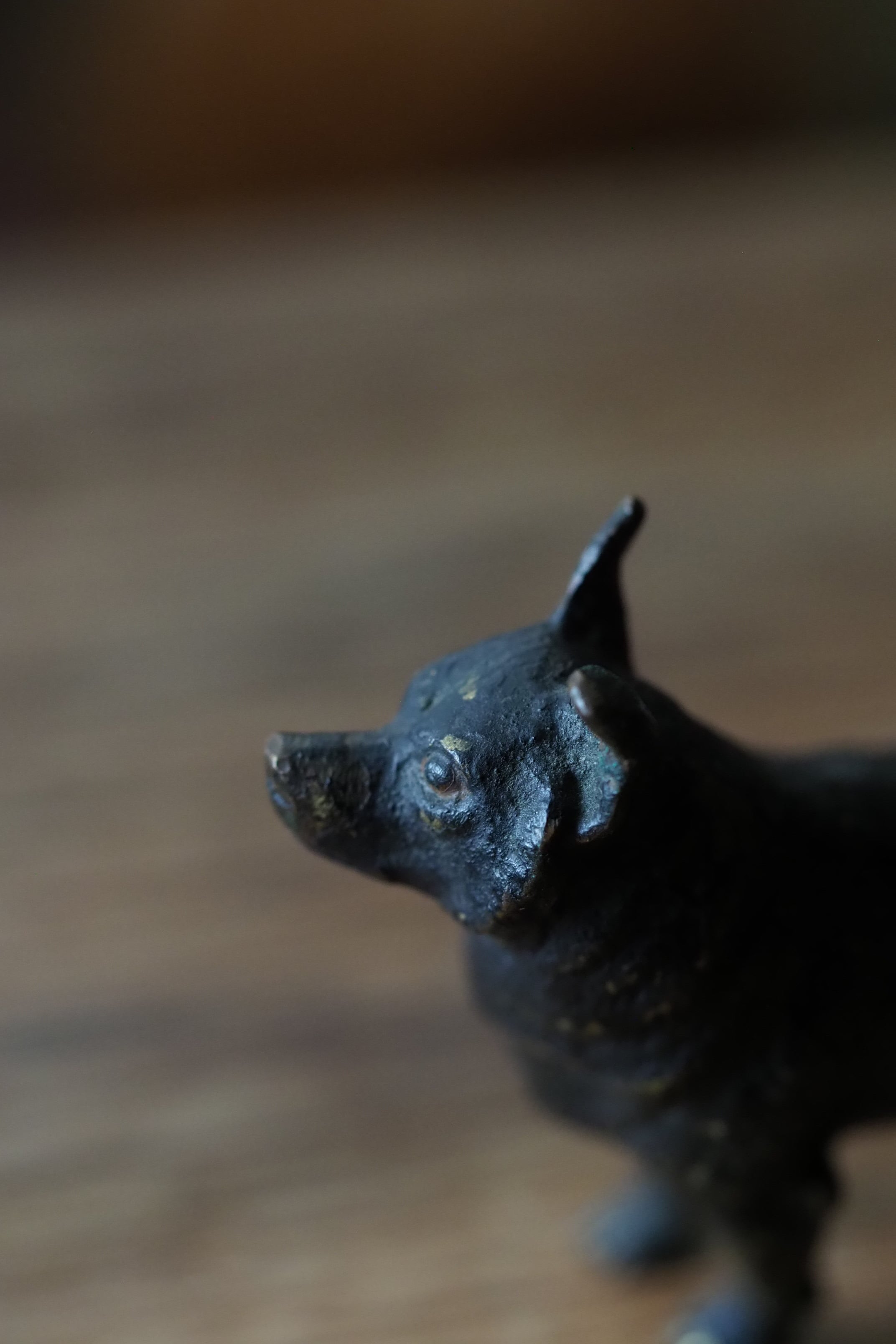 小さなワンコ、誰ぞ待つ-antique bronze dog objet | アンティーク