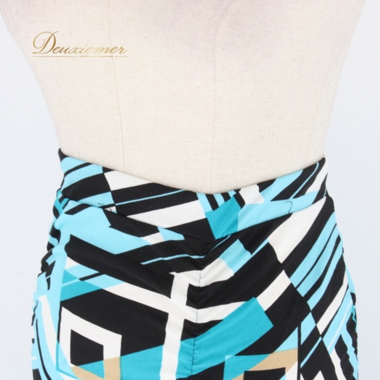 社交ダンス 衣装 スタンダード スカート レッスンウェア レディース 水色 ライトブルー系 ホワイト系 ブラック系 黒 白 練習着 ベージュ系 軽量 伸縮素材 ダンス用 スカート 練習用 おしゃれ フレアスカート パーティー カジュアル アウトドア モダン スタイリッシュ デザイン 体型カバー 動きやすい 広がる おしゃれ ダンス衣装 お買い得