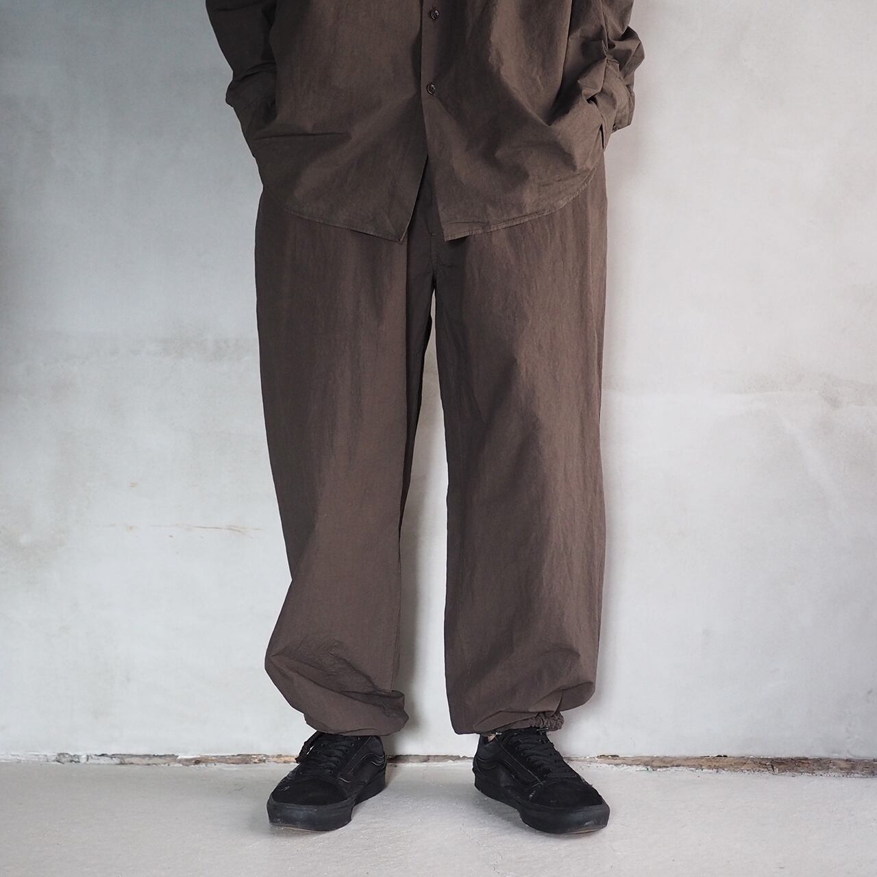 YOKO SAKAMOTO / MAX HIGH COUNT TYPEWRITER WIDE PANTS OLIVE YOKO SAKAMOTO / MAX HIGH COUNT TYPEWRITER WIDE PANTS OLIVE