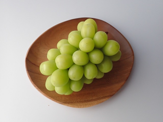 [9月上旬から発送]特選 シャインマスカット(内容量　3〜4房、約2kg)