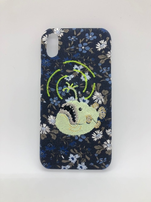 【在庫あり即納品】【iPhoneX/Xs専用】光る刺繍iPhoneケース チョウチンアンコウ　グリーン【深海シリーズリバティプリント】