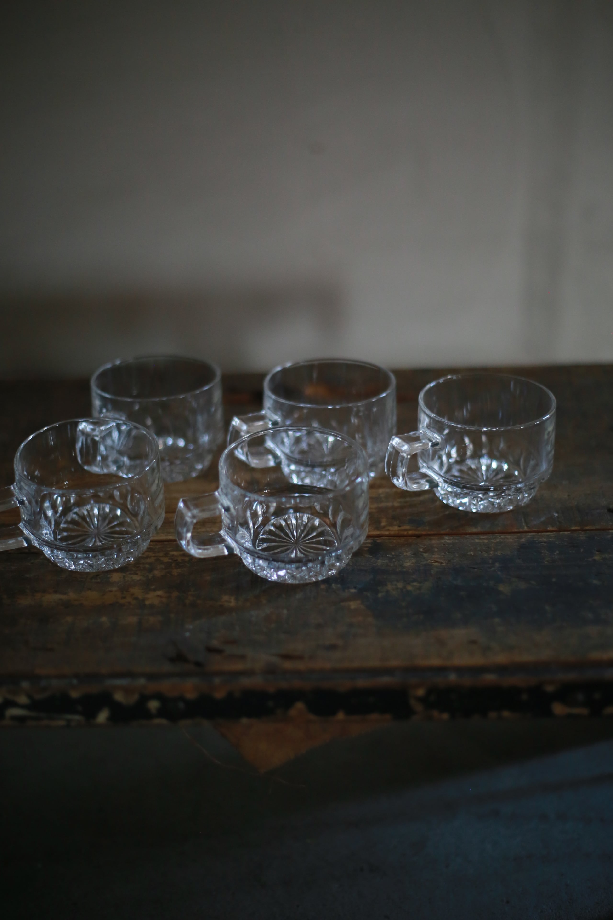 古い国産のガラスカップ