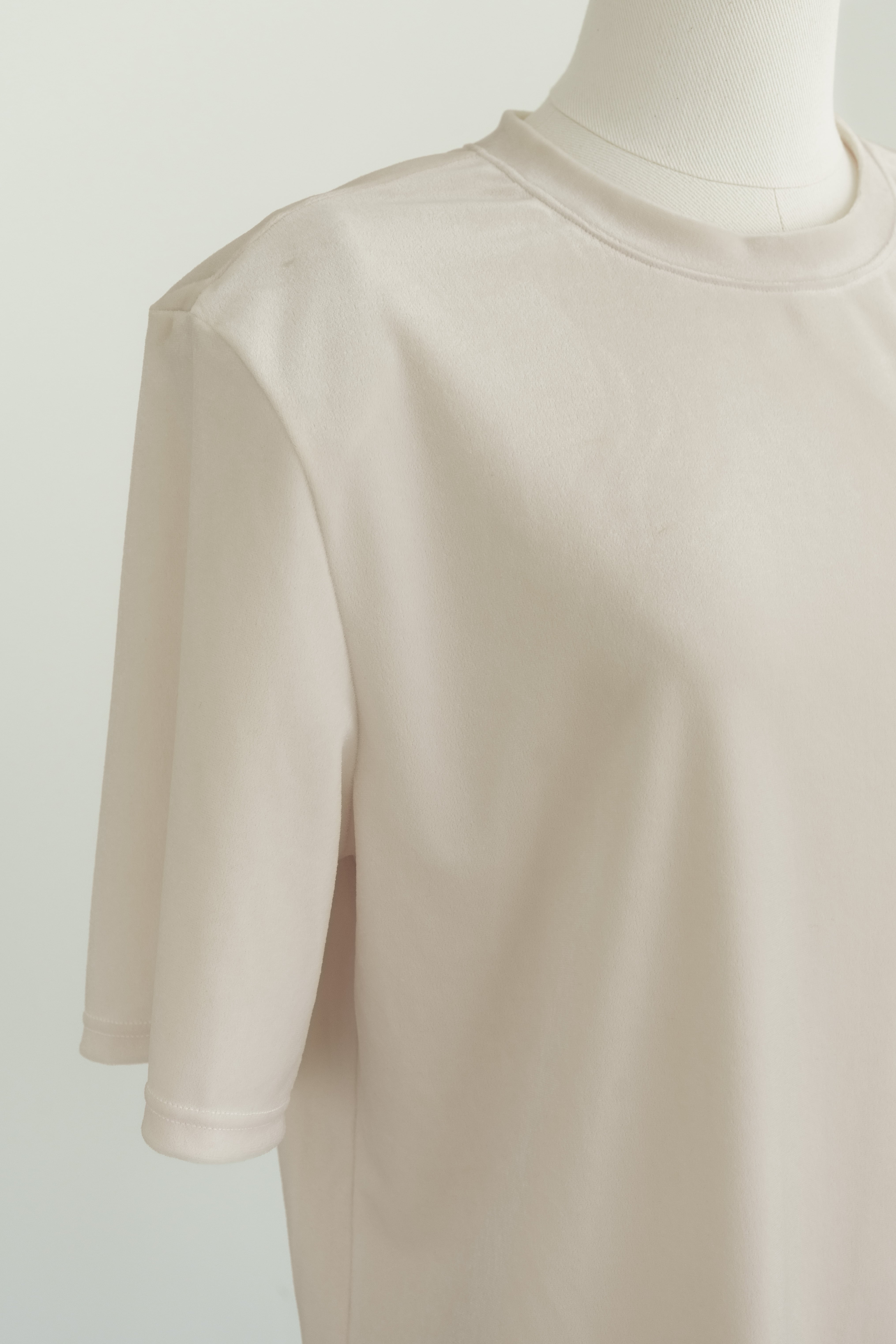 トップス roughlow VELOUR SHOULDER TEE (IVORY) Velour Shoulder Tee (ivory) 10月中旬頃発送 | roughlow