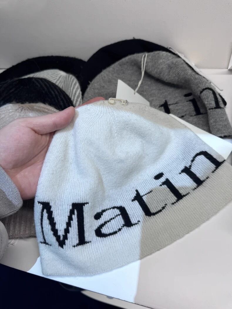 Matin Kim】 LOGO JACQUARD SHORT BEANIE | in the mist