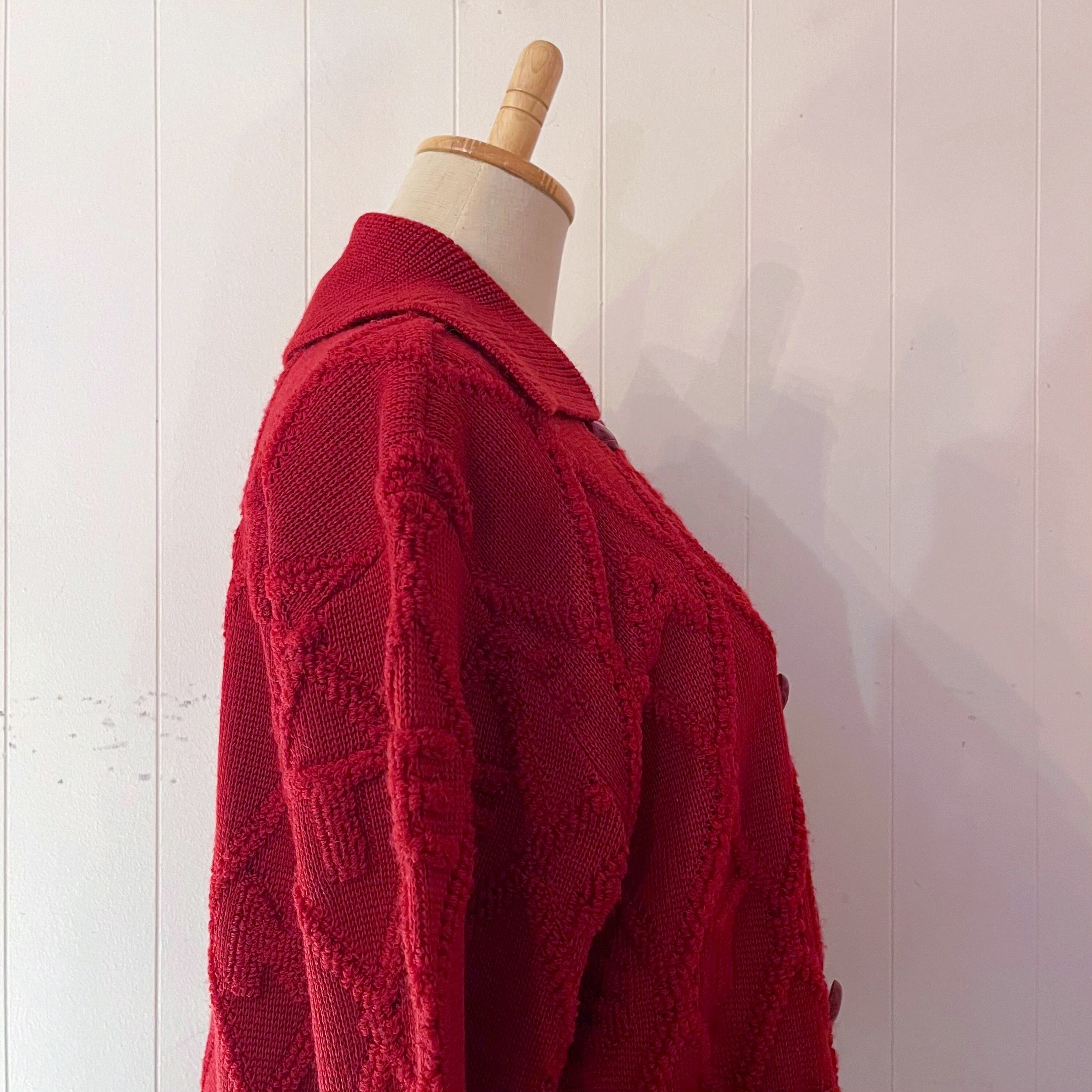 red diamond pattern double button knit
