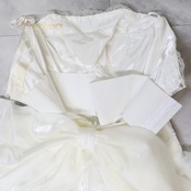 ウエディングドレス ワンピース ウェディングドレス 結婚式 花嫁 前撮り OARGE リボン 白 撮影 披露宴 挙式 ホワイト系 結婚式場 おしゃれ 可愛い 美しい レース 背面リボン ビーズ装飾 丈長 ドレスアップ フォーマル パーティー