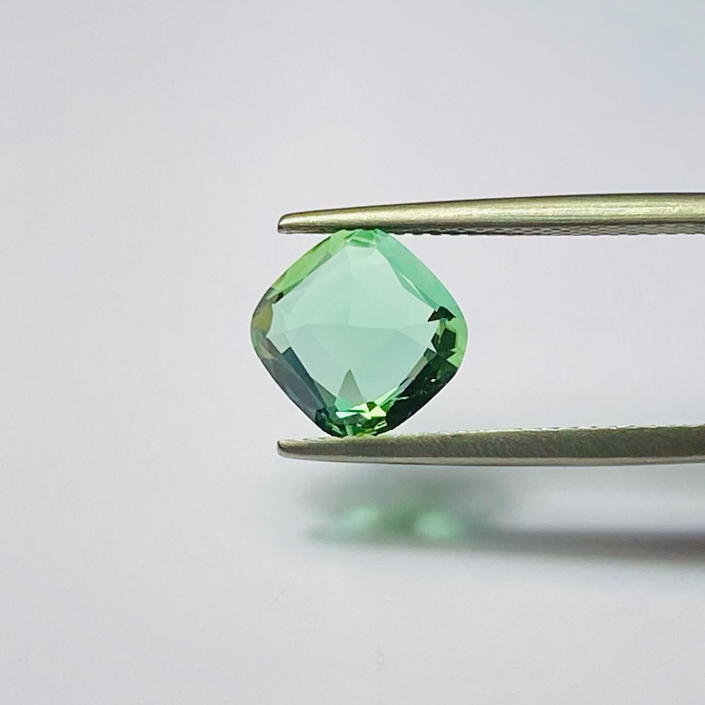 シーフォームグリーントルマリン