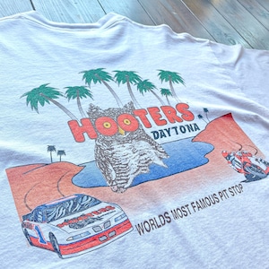 90s  HOOTERS  2side print  T-Shirt  Size X-LARGE