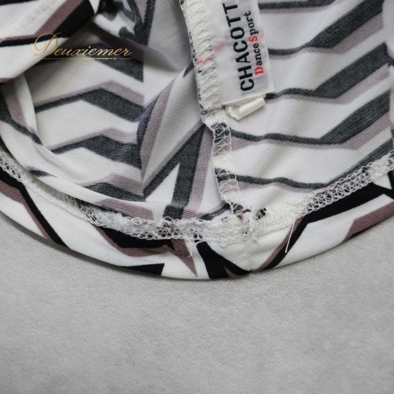 社交ダンス 衣装 トップス ブラウス ホワイト系 チャコット Chacott 日本製 白 黒 紫 柄 伸縮 ストレッチ 練習 レッスン かわいい パーティー ダンス衣装 イベント ステージ 柔らかい生地 ブラック系 パープル系