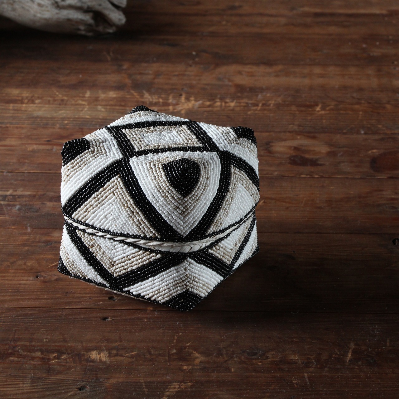Beaded Bamboo Basket M  / Indonesia