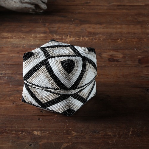 Beaded Bamboo Basket M  / Indonesia