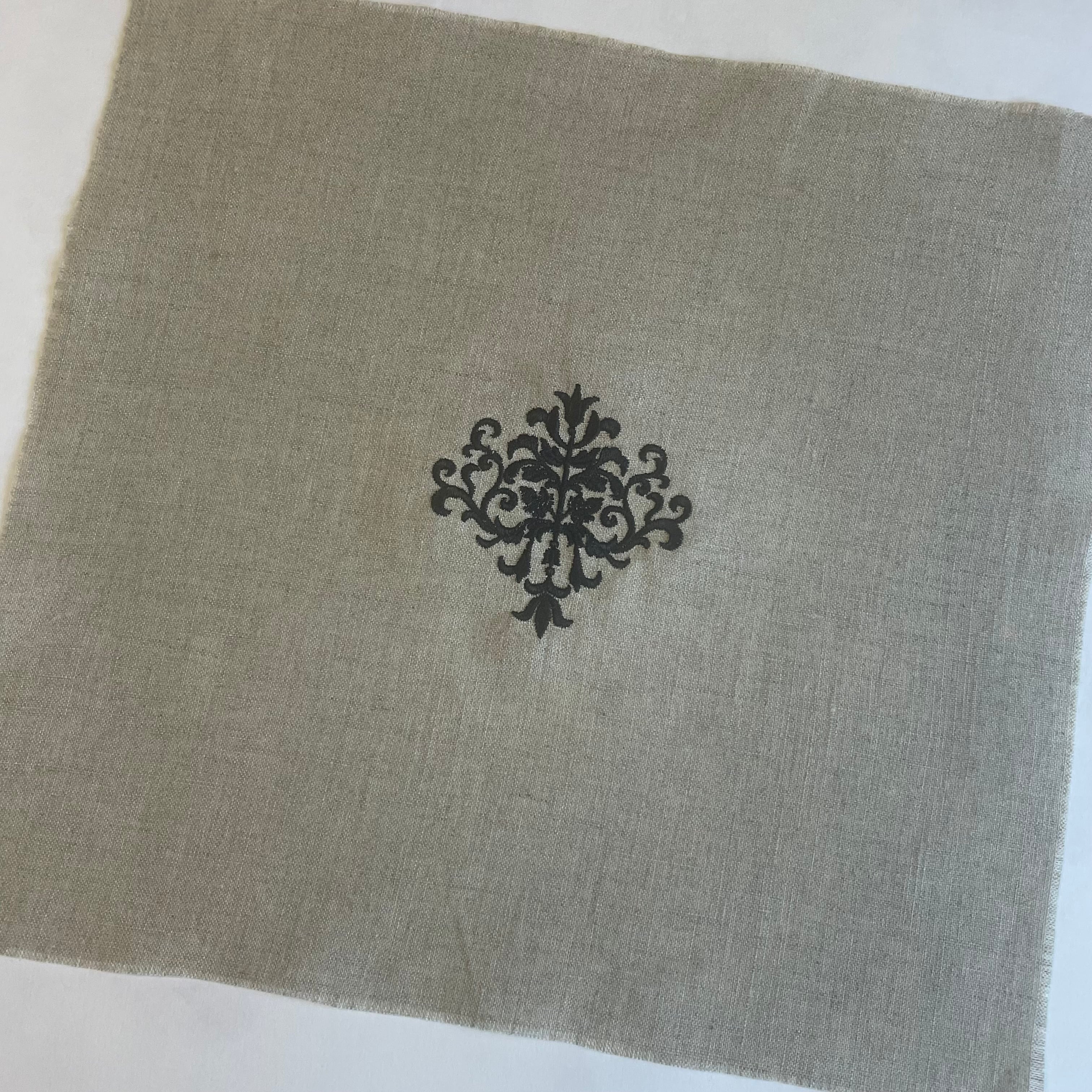 ダマスク」生地ナチュラルベージュ／刺繍ブラック 080133 | AKstyle