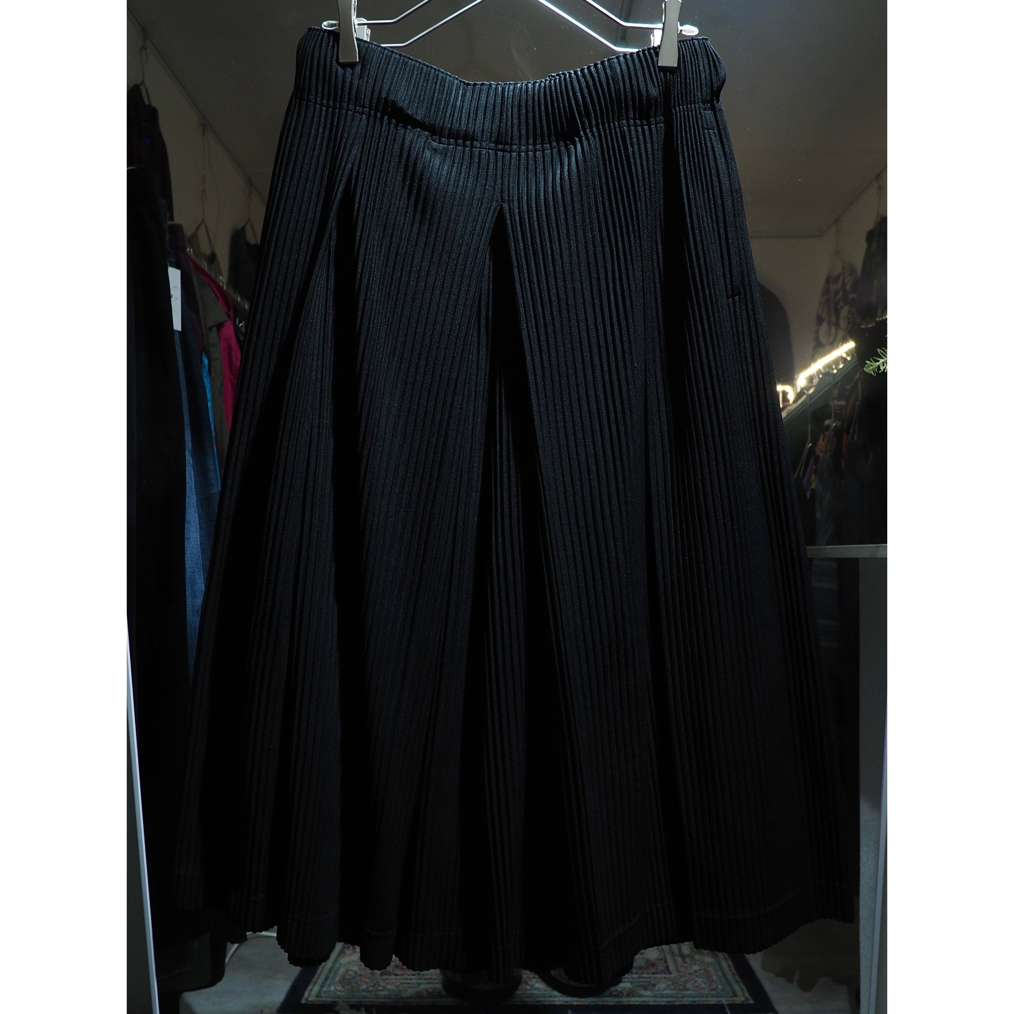 HOMME PLISSÉ ISSEY MIYAKE 