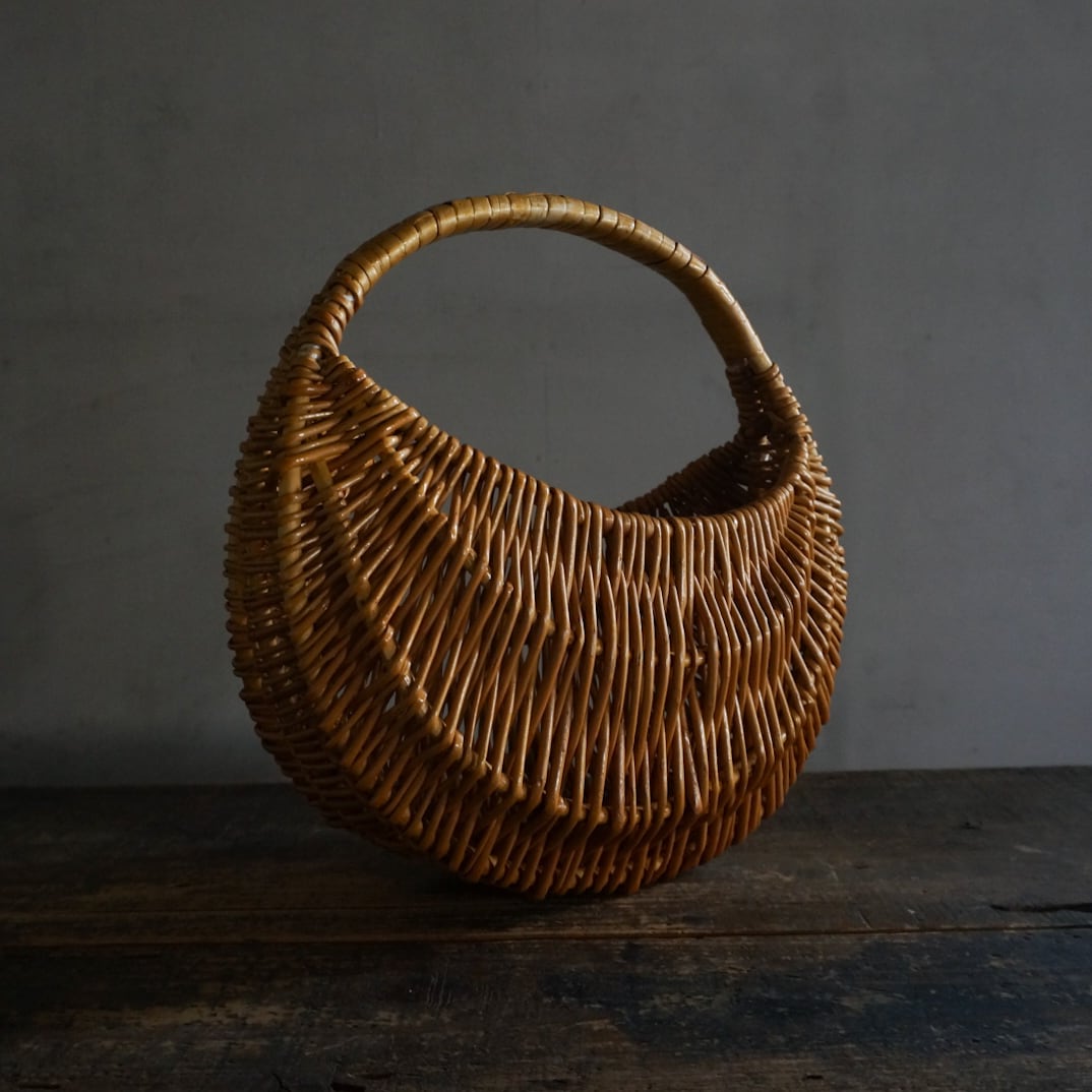 古いフランスのパニエ