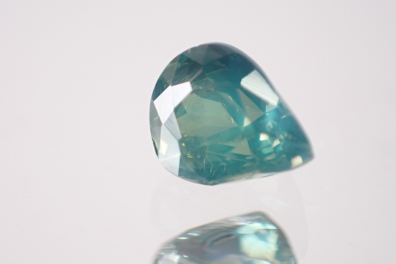 アレキサンドライト (IGI鑑別書付) 0.68ct 【D8-50】