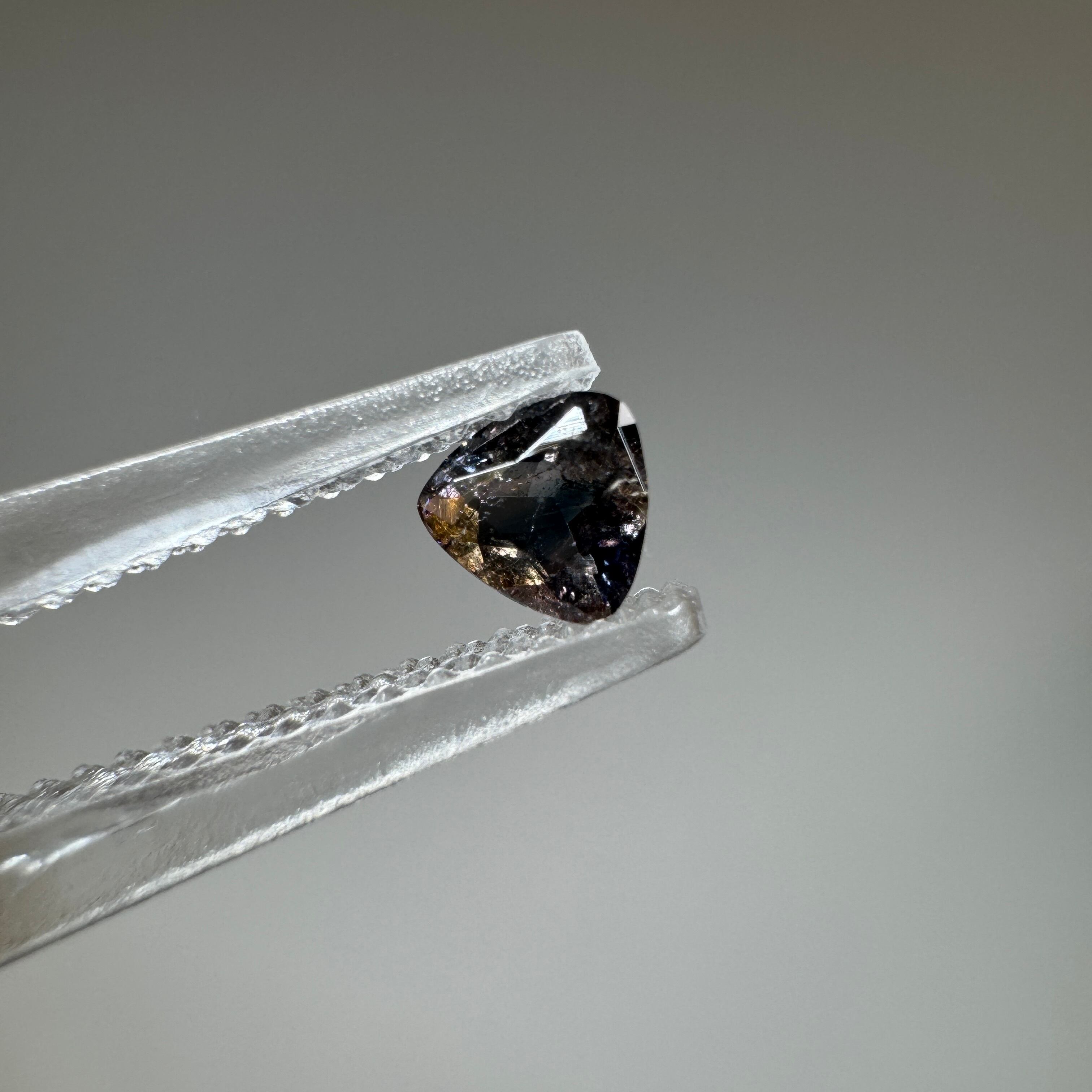 タンザナイト 〜パープリッシュトライアングル〜 0.53ct | Pay ID 宝石 