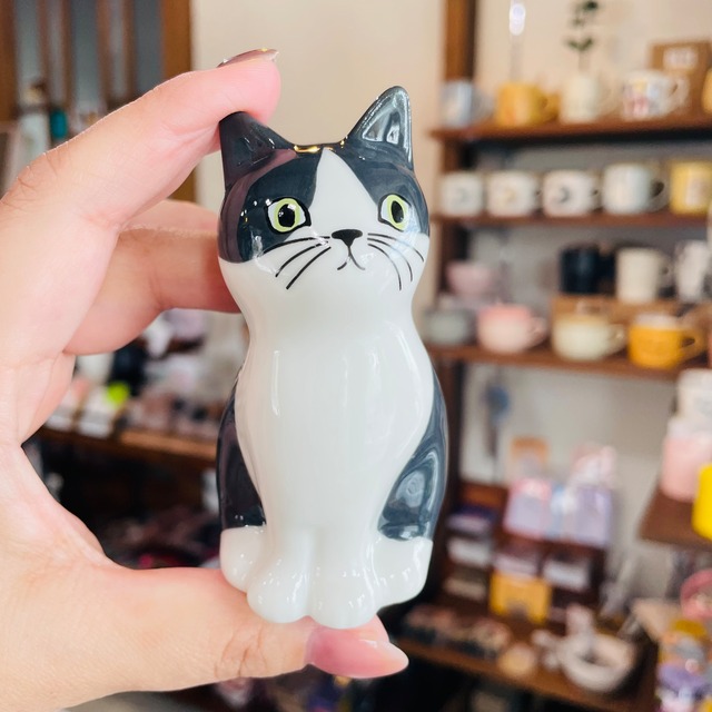 フラワーベース｜ ペンスタンド｜ハチワレこねこB　猫 ねこ ネコ 猫雑貨 ねこモチーフ 猫グッズ ネコ柄 花瓶 花器 花びん フラワーベース 置物 オブジェ フラワーアレンジ ペン立て ペンスタンド 陶器 かわいい おしゃれ レディース プレゼント 贈り物 ギフト