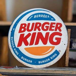 送料無料！ちょうどいいブリキ看板【 BURGERKING ( バーガーキング ) 】CIRCLE METAL SIGN / 丸型メタルサイン / ブリキ看板 / サインボード / ビンテージ加工 〚アメリカン雑貨 アメトイ〛