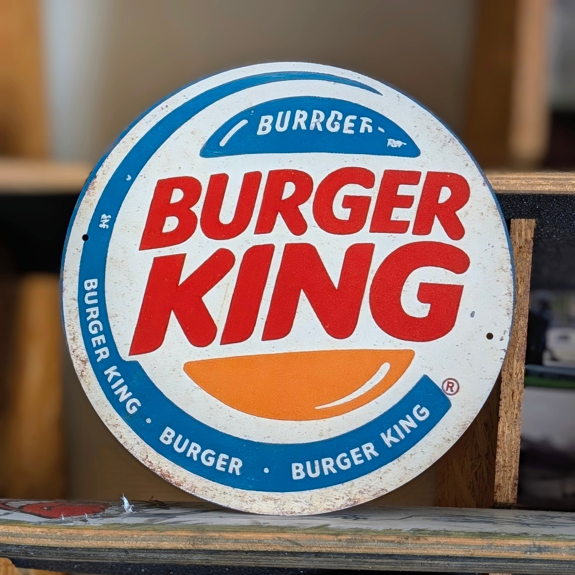 送料無料！ちょうどいいブリキ看板【 BURGERKING ( バーガーキング ) 】CIRCLE METAL SIGN / 丸型メタルサイン / ブリキ看板 / サインボード / ビンテージ加工 〚アメリカン雑貨 アメトイ〛