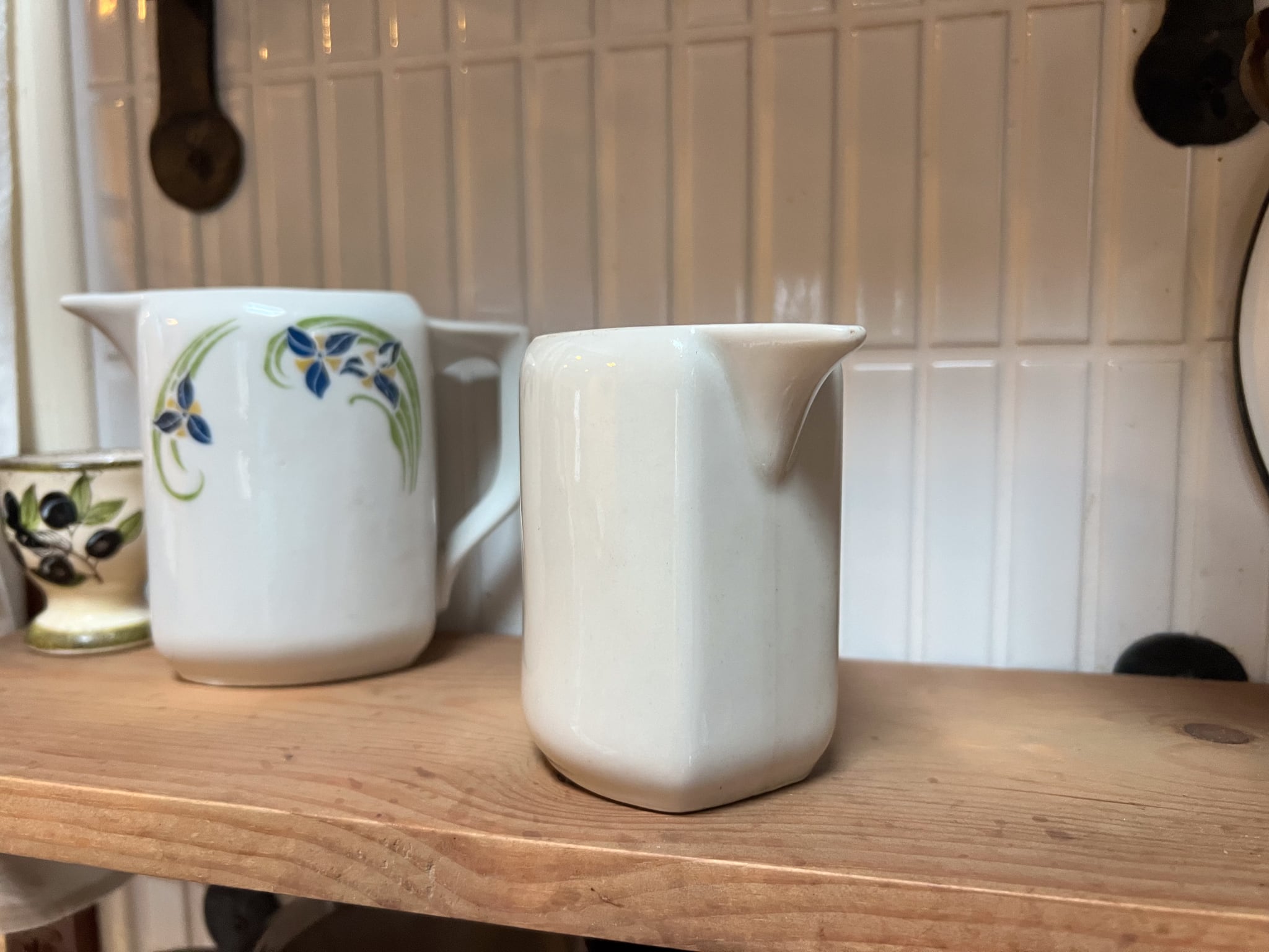 花柄がかわいい陶器の小さなピッチャー (小)フレンチアンティーク ブロカント
