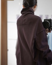 予約販売 | i’m here : - “SLIT” JERSEY ：Brown｜スリットタートル／フライス素材／キモノスリーブ／カットオフ仕様／立体マチ