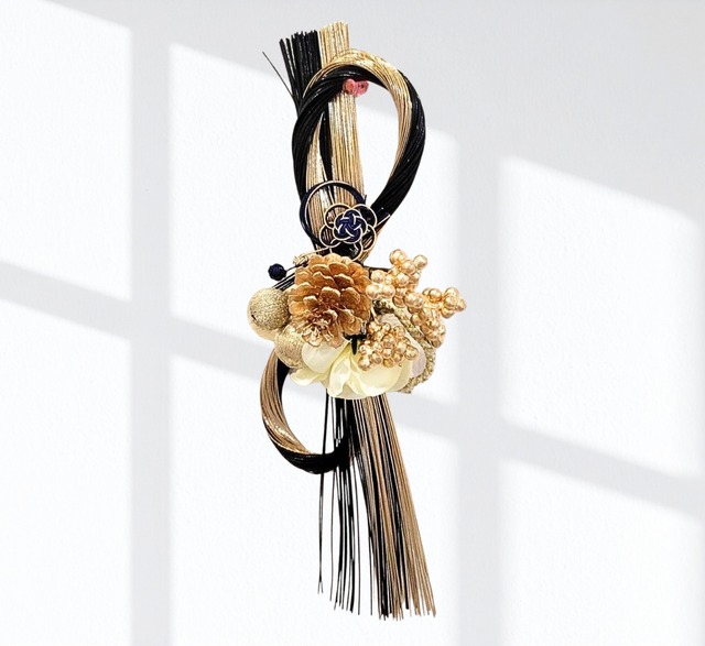 水引のしめ縄（モノトーン）正月飾り フラワーアレンジ