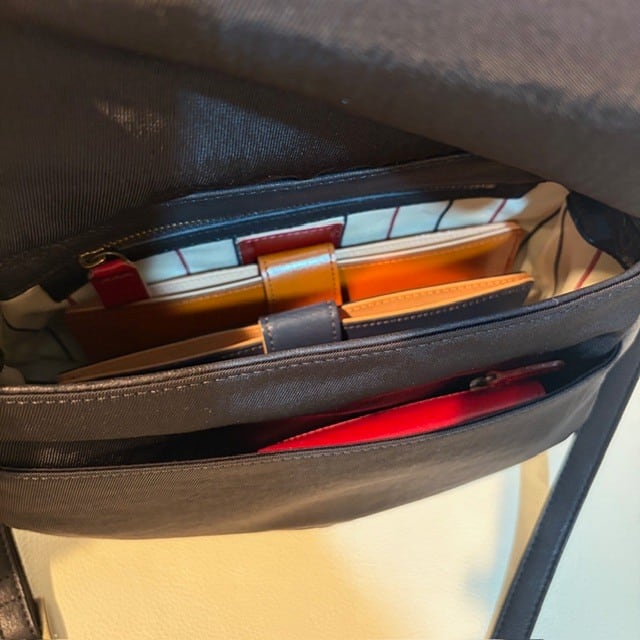 B.stuff　ショルダー付きハンドバッグ