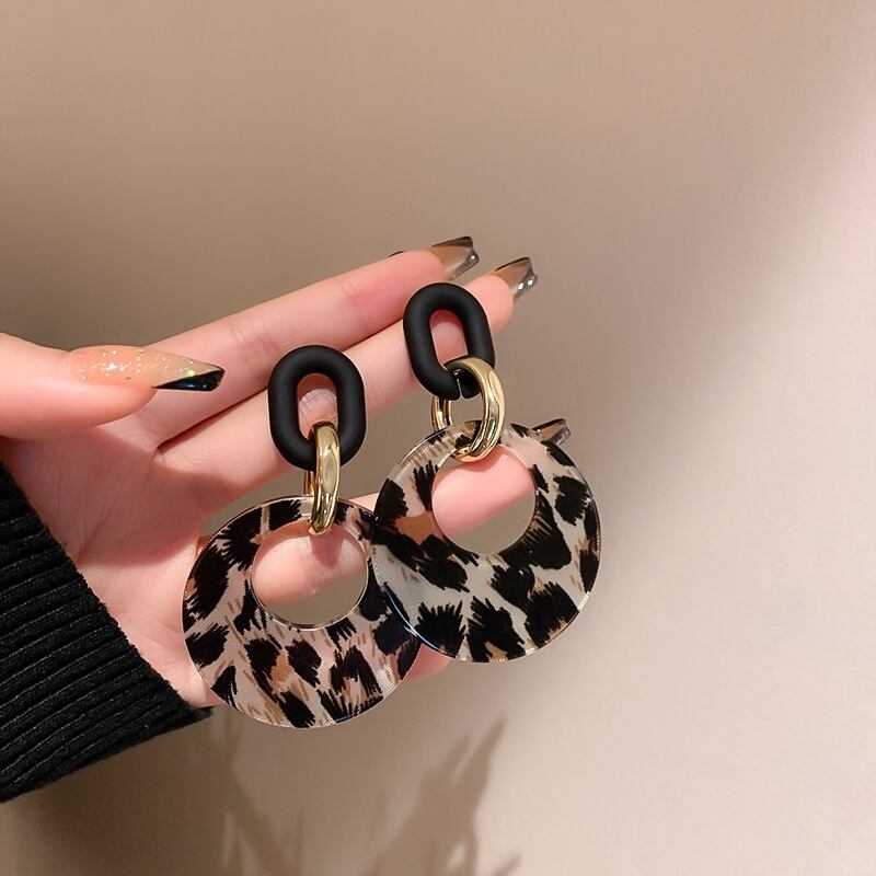 ピアス ヒョウ柄ドロップピアス レオタードピアス 大人 おしゃれ