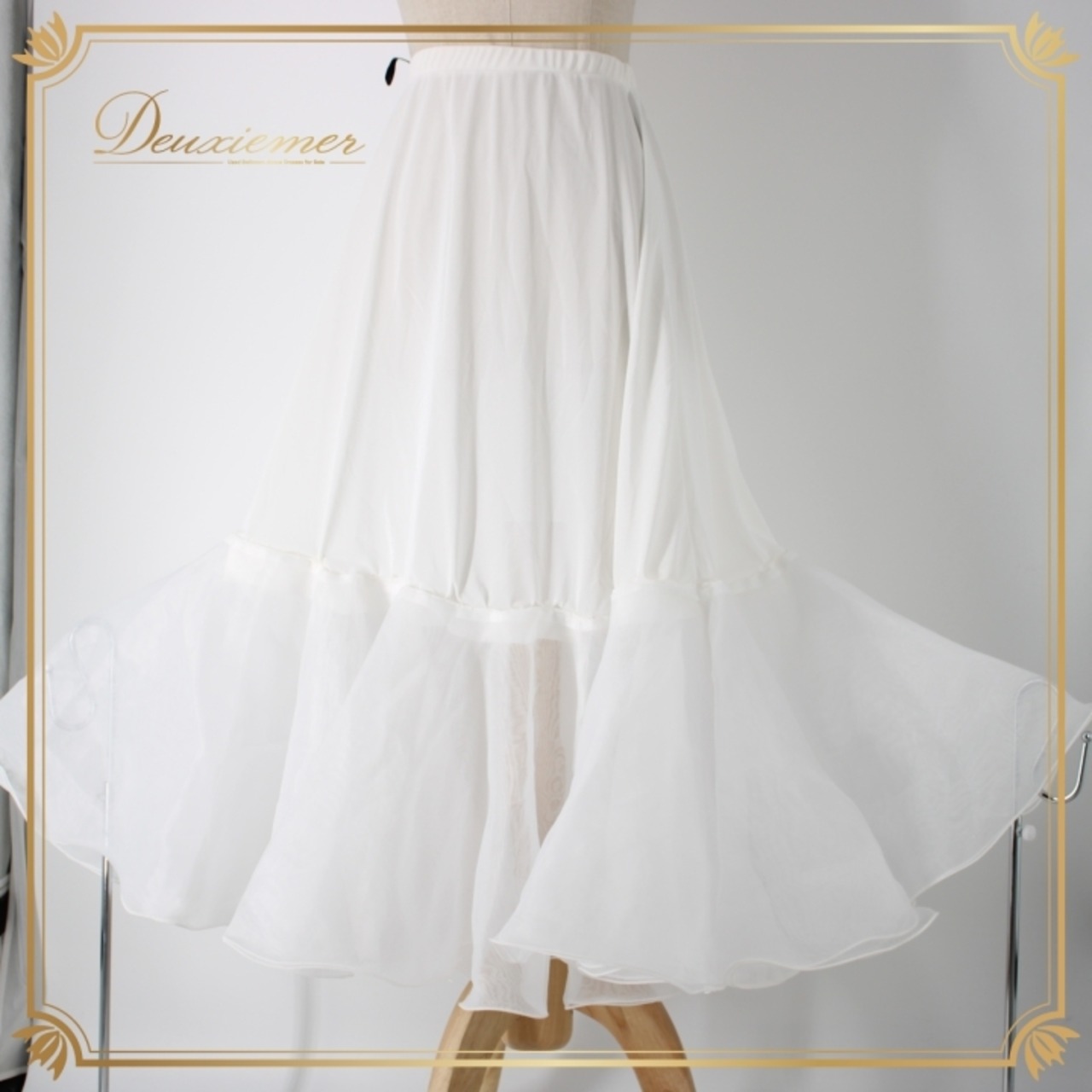 社交ダンス 衣装 スタンダード スカート パニエ ペチコート オールシーズン チャコット Chacott 白 無地 ホワイト系 フリル 美品 シンプル 美しい フレア スカート エレガント ダンス衣装 日本製 軽やか シンプルコーデ 多用途 春夏秋冬 幅広いサイズ感 アクセサリー ショッピング おしゃれ コーディネート