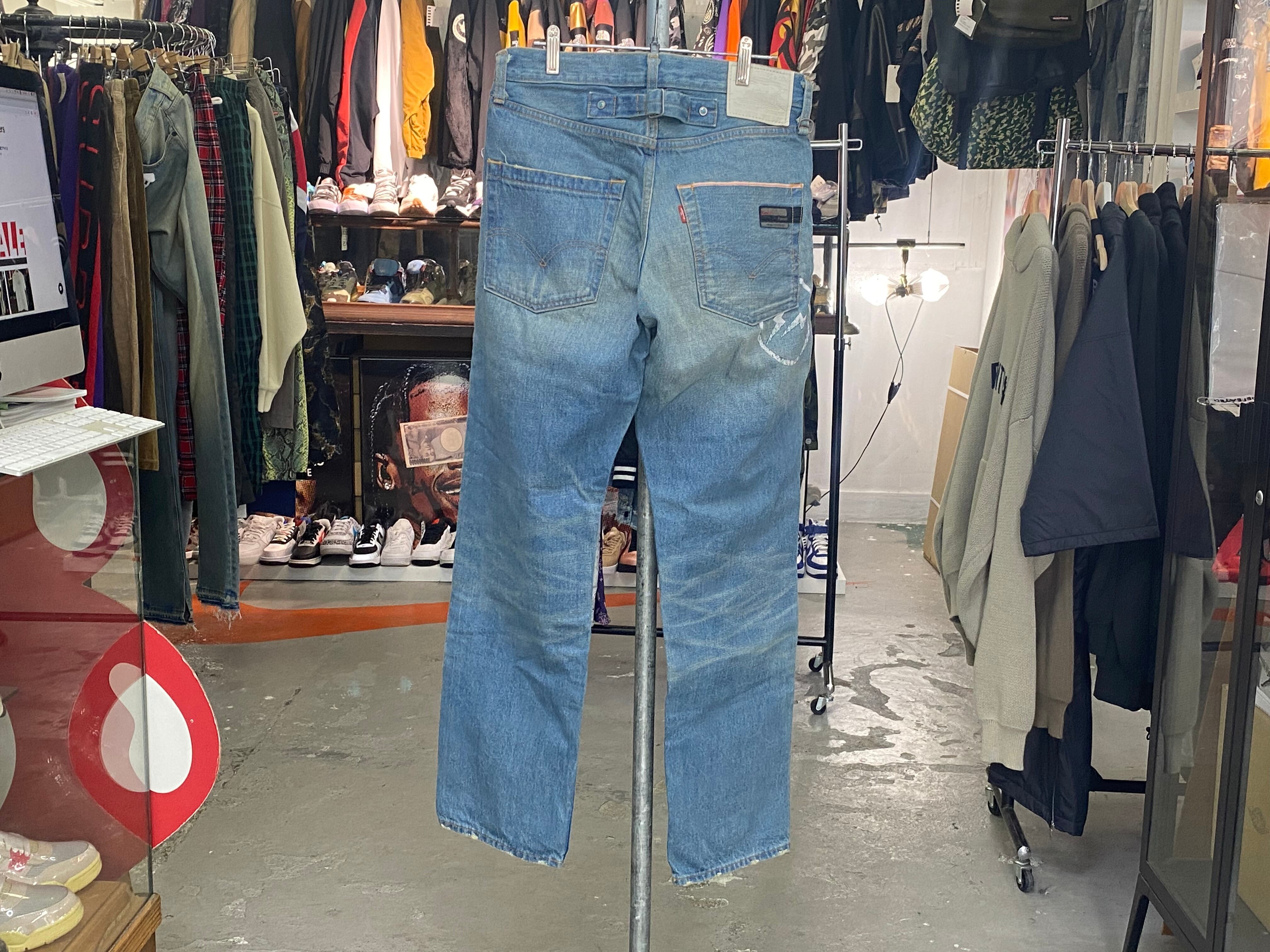 新品Levi