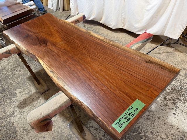 ブラックウォールナット9721　一枚板無垢 乾燥材　1760ｘ560-640ｘ48mm カウンター　ローテーブル　センターテーブル　テーブル