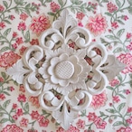 ブロックプリント生地【50cm単位】インド綿 片耳デザイン付き 花柄B 白×赤×ピンク #54922-WT2