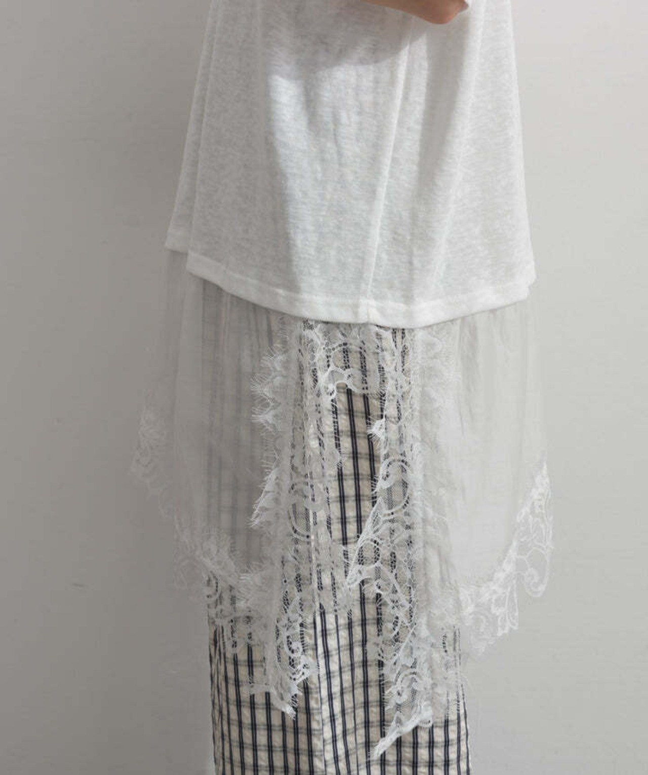 2605142 レースヘムレイヤードカットソー white