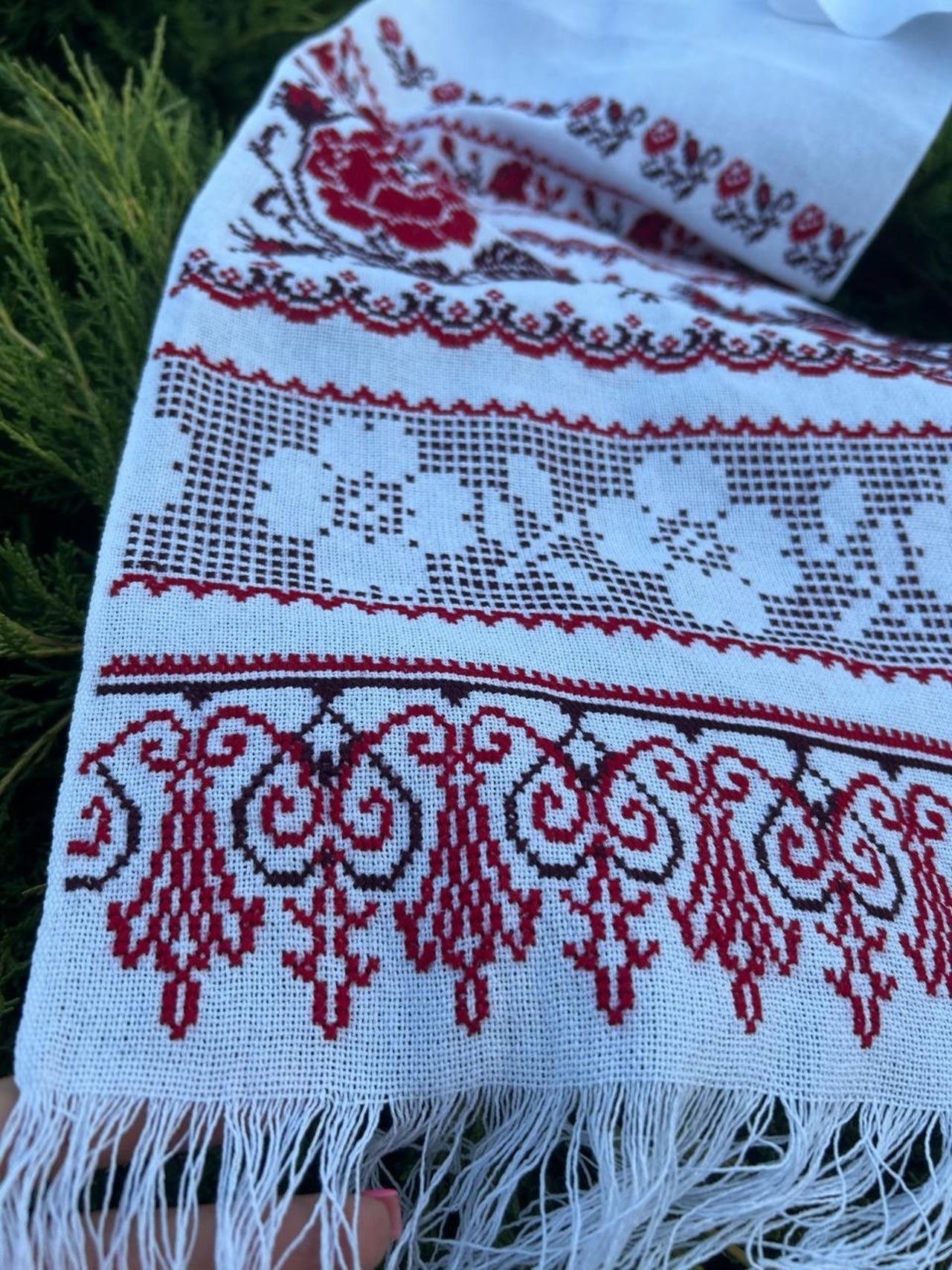 ウクライナ伝統手刺繍祭具タオル「ルシニク」 - 10