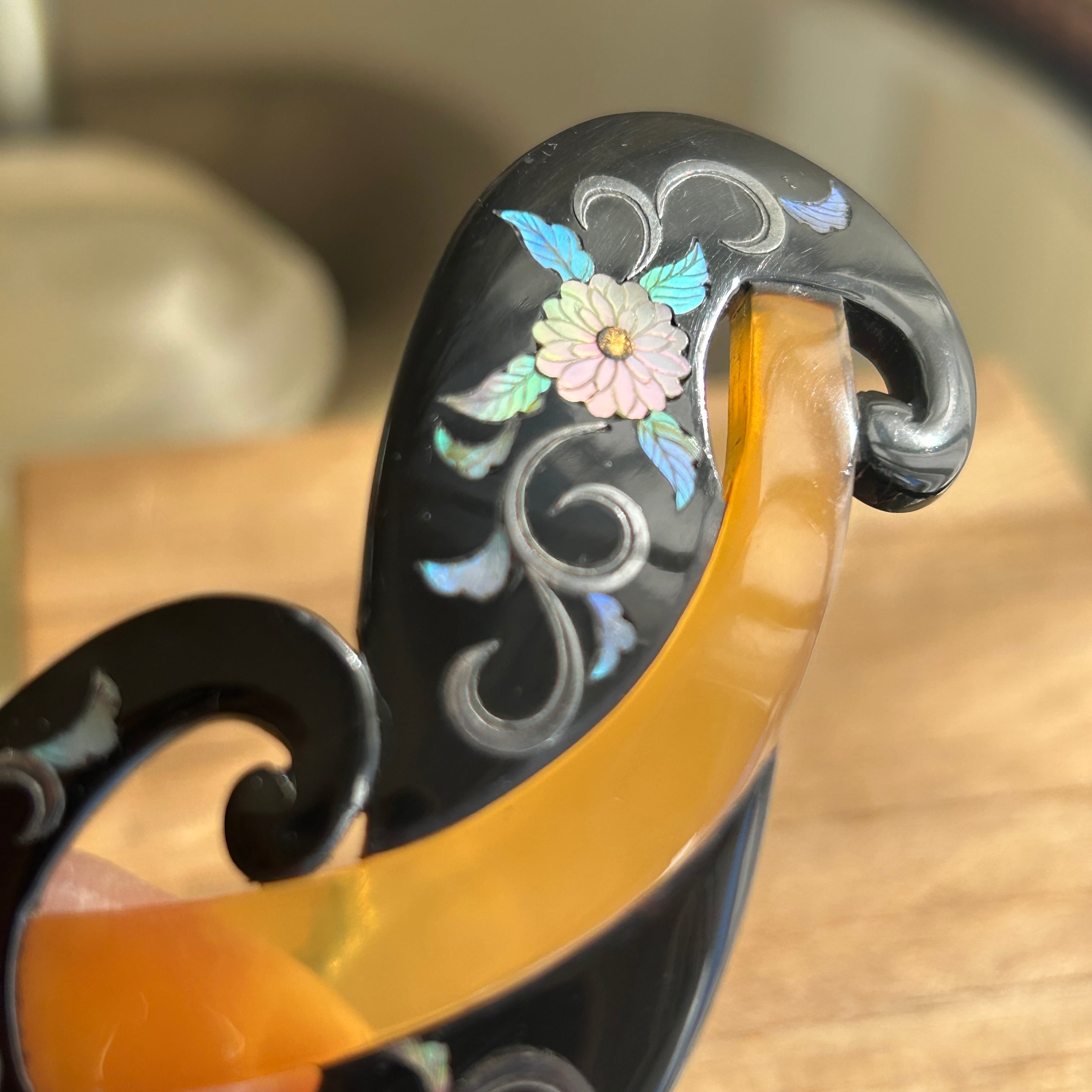 アンティーク　鼈甲二色に螺鈿銀象嵌のバレッタ