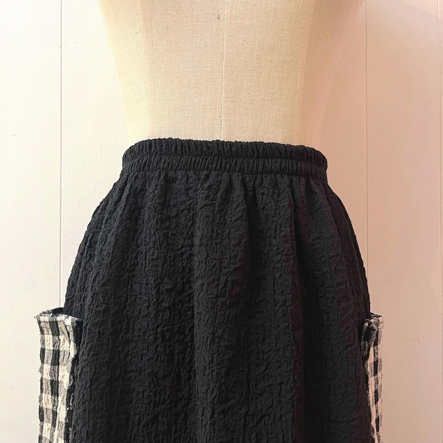 gingham check pocket black skirt