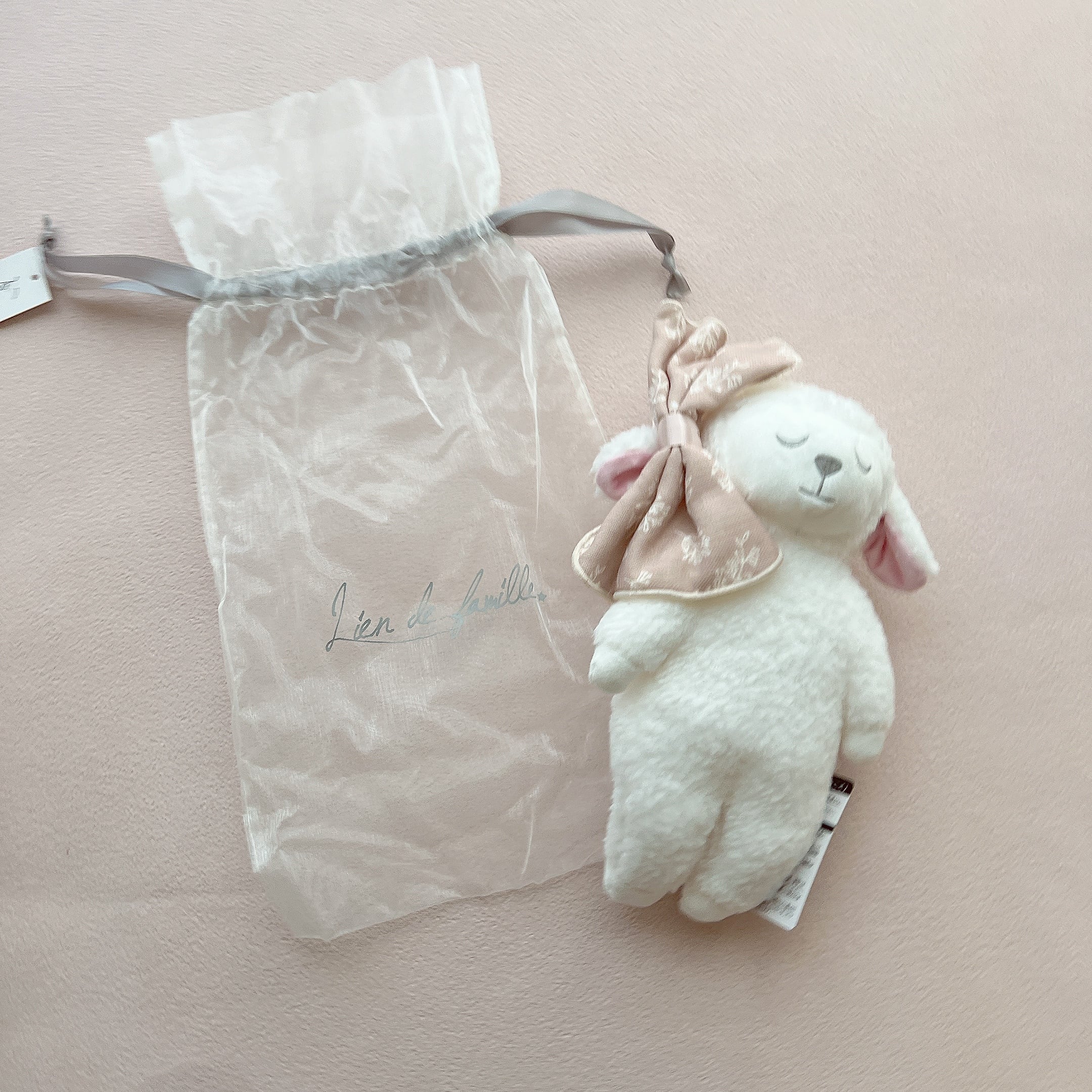 ふわふわ素材のひつじのぬいぐるみ sheep dall ＆ハンカチセット