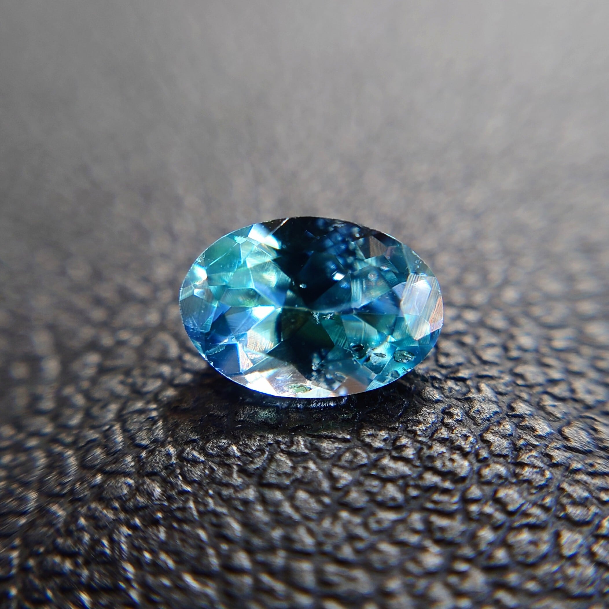 希少 Blue Kornerupine 0.375ct Cr/Fe/V 日独成分分析済ソ付 ルース