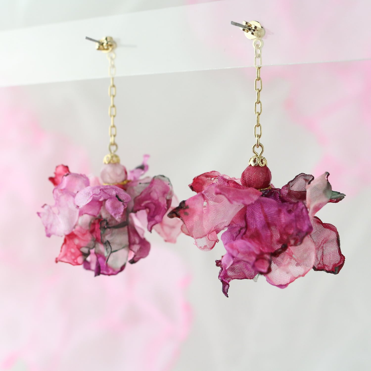 線香花火 さくら色｜オーガンジーのタッセル風チェーン花ピアス